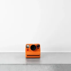 Appareil photo retro Polaroid Now3 - Corail