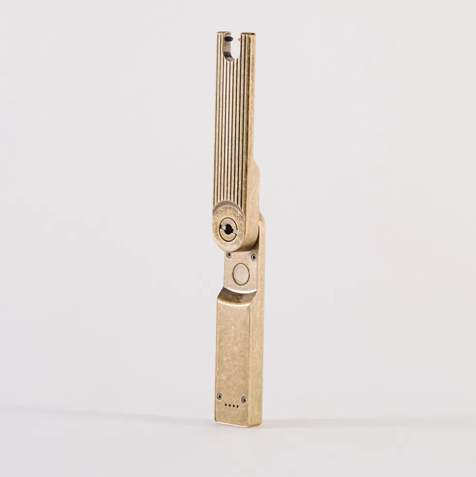 Briquet à arc pivotant