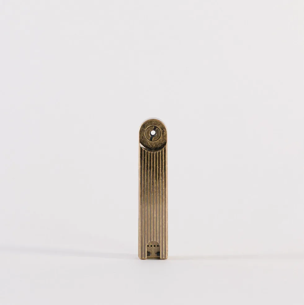 Briquet à arc pivotant