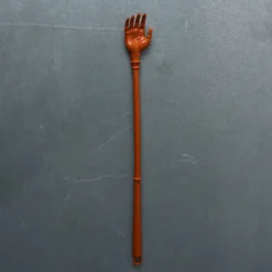 Gratte dos main