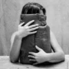 Livre - Les mains dans la Terre