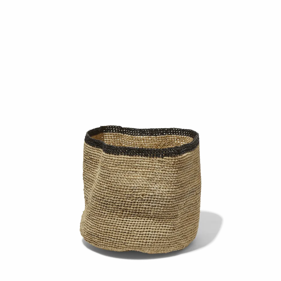 Panier en raphia - Bord noir