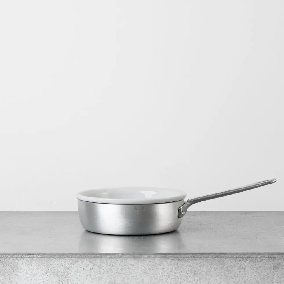 Poêle avec couvercle en aluminium