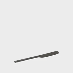 Serax - Couteau en métal martelé - Anthracite - La Nouvelle Table