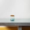 Verre transparent avec ligne ambre